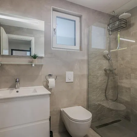 With Parking Space Vantacici, Krk - 23582 דירה מאלינסקה